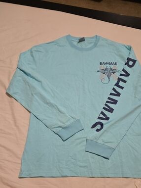 Bahama Bay NWOT Turquoise  Long-Sleeve Bahamas Graphic Tee. Never Been Worn